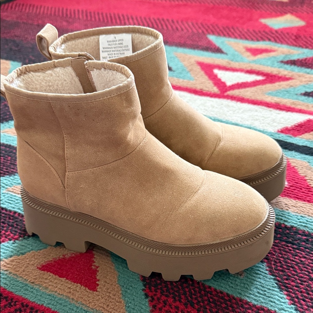 Universal Thread Tan Platform Winter Boots - image 1